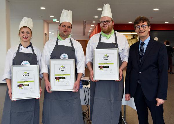 v.l.: Kaya Grube - Studierendenwerk Siegen, Sebastian Lampe - Studierendenwerk Paderborn, Stefan Albrecht - Studierendenwerk Paderborn und Carsten Walther – Geschäftsführer des Studierendenwerks Paderborn.