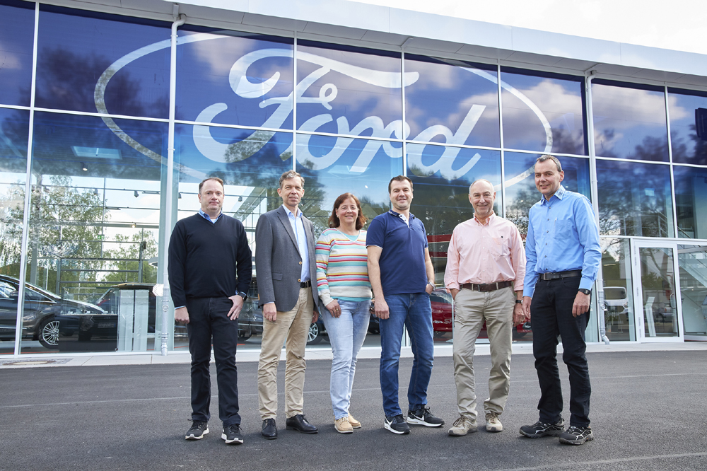 Gruppenfoto - Familienfest zur Neueröffnung.